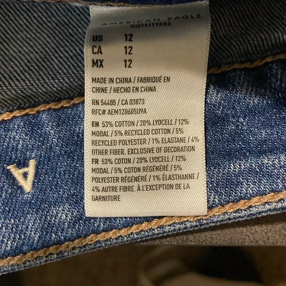 American Eagle Size 12 Distressed Blue Denim Jean Mom Shorts - Picture 4 of 4